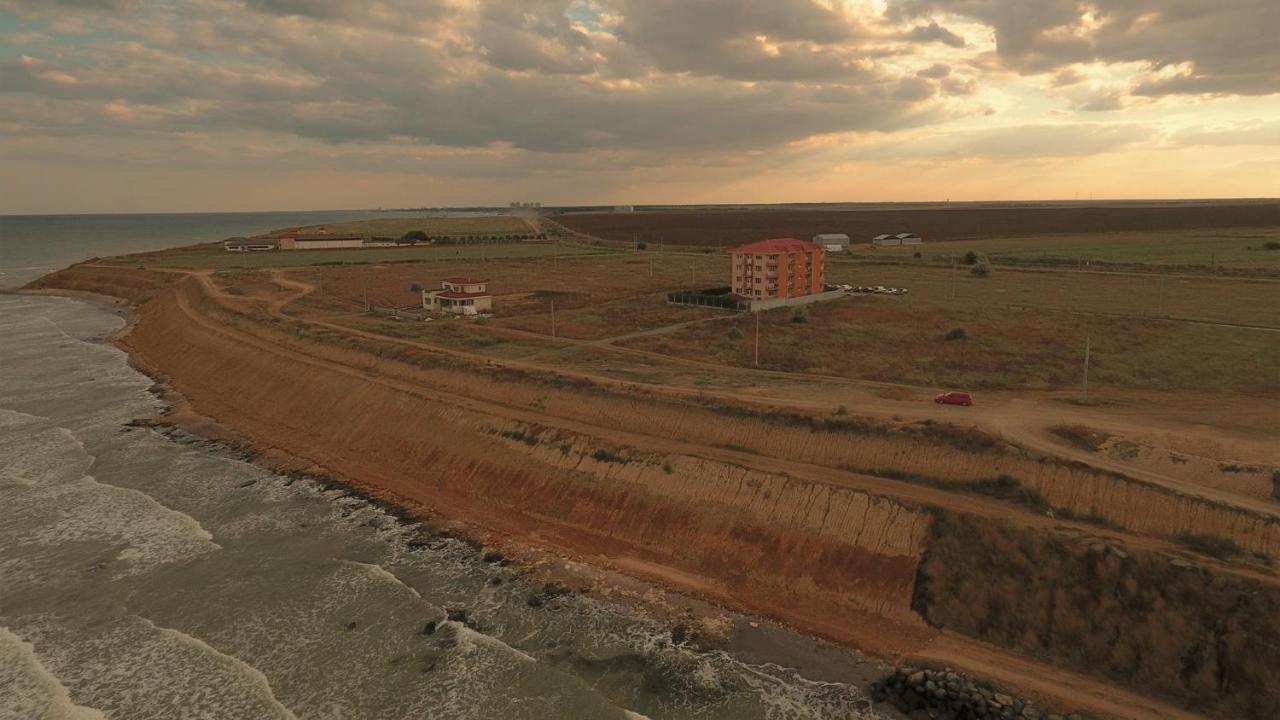 Готель Casa Eden Костінешть Екстер'єр фото